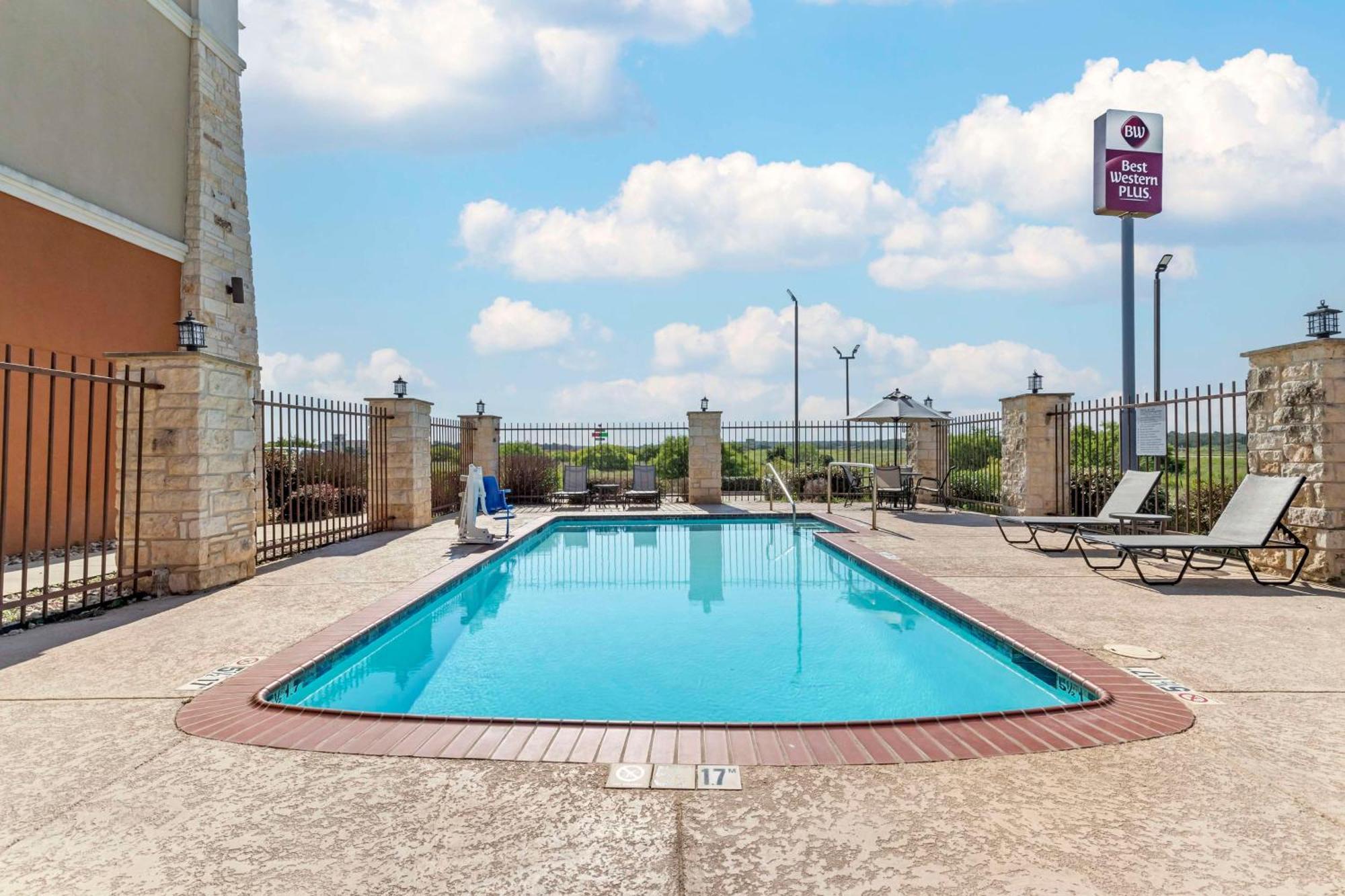 Best Western Plus Longhorn Inn&Suites Luling Extérieur photo